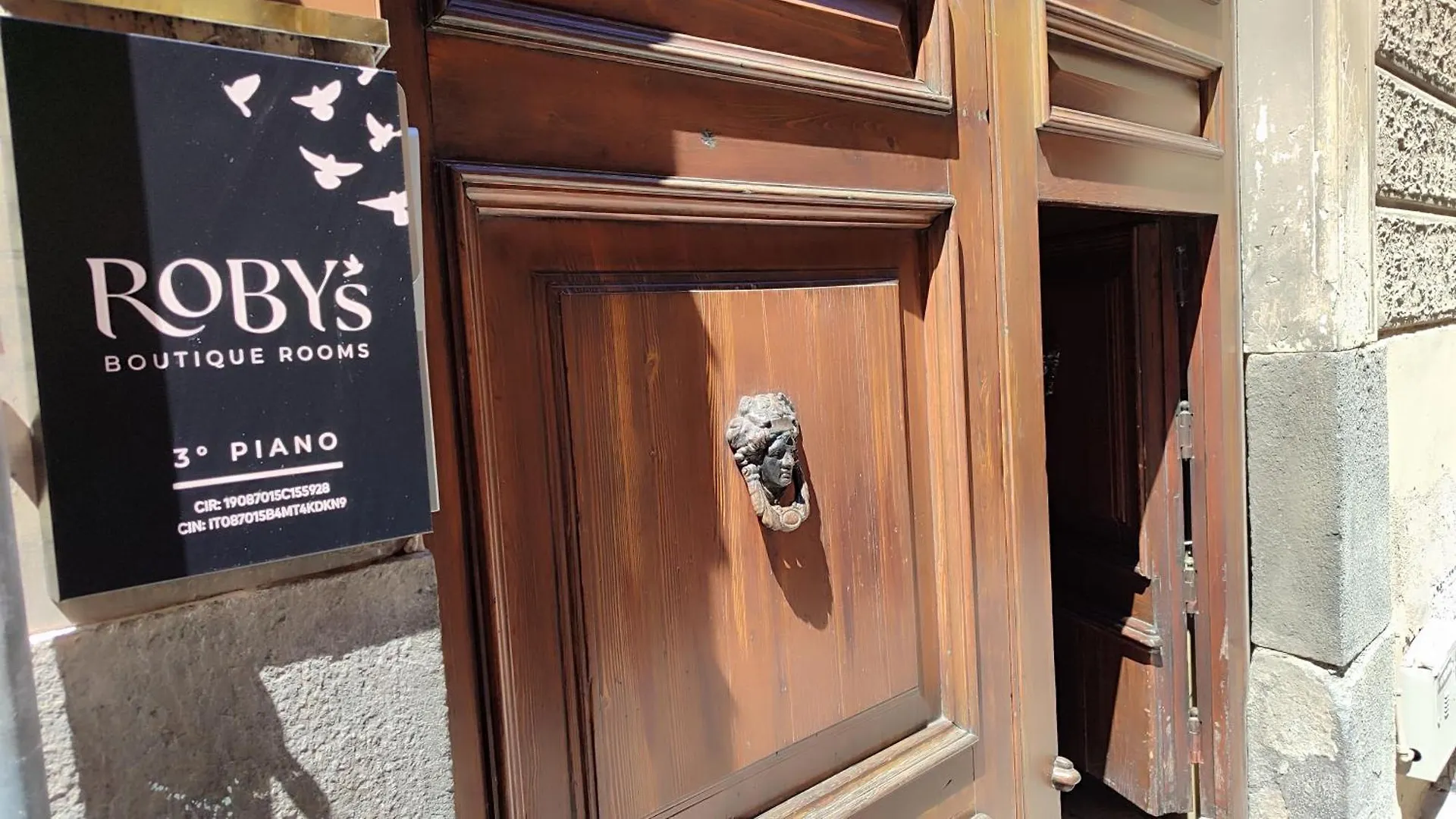 فندق مبيت وإفطار كاتانيا Roby'S Boutique Rooms - Luxury B&B إيطاليا
